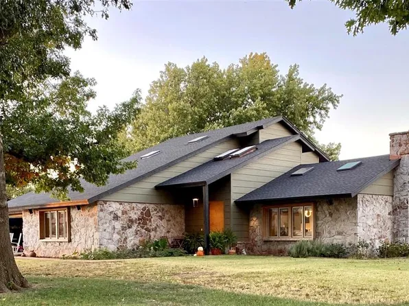 2601 Sunset Dr, Clinton, OK 73601