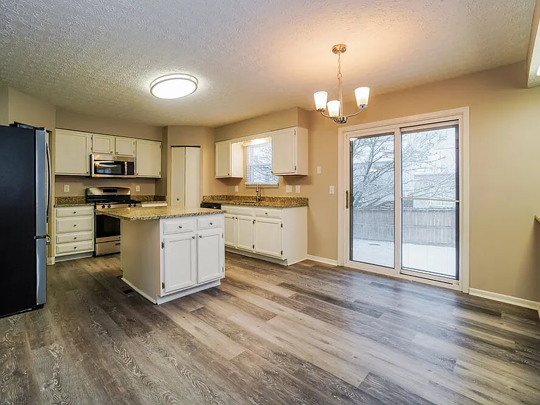324 Harland Dr — Photo 7