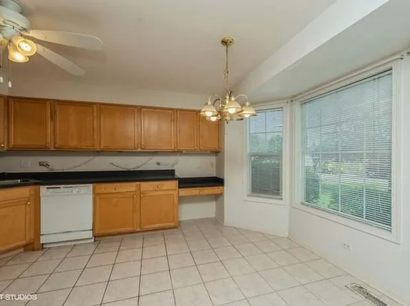 418 Kresswood Dr, McHenry, IL 60050