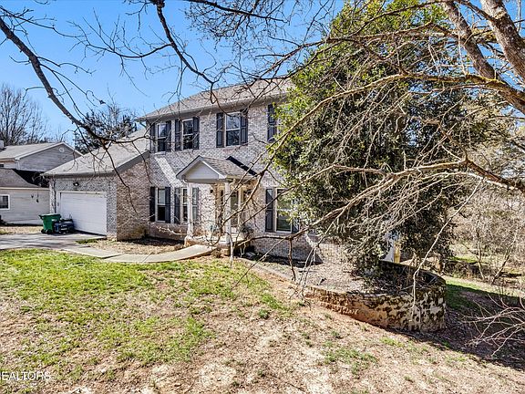 3rd image of 8464 Mecklenburg Ct