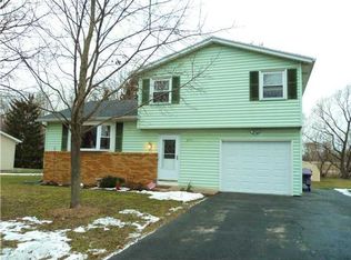 275 Harpington Dr, Gates, NY 14624