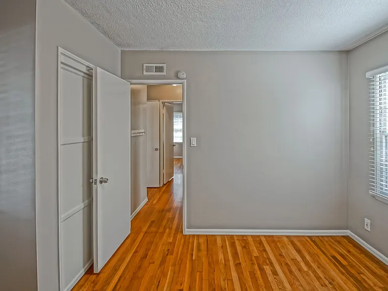 14226 Isis Ave — Photo 17