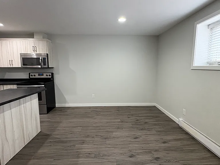 1530 Logan Ave — Photo 6