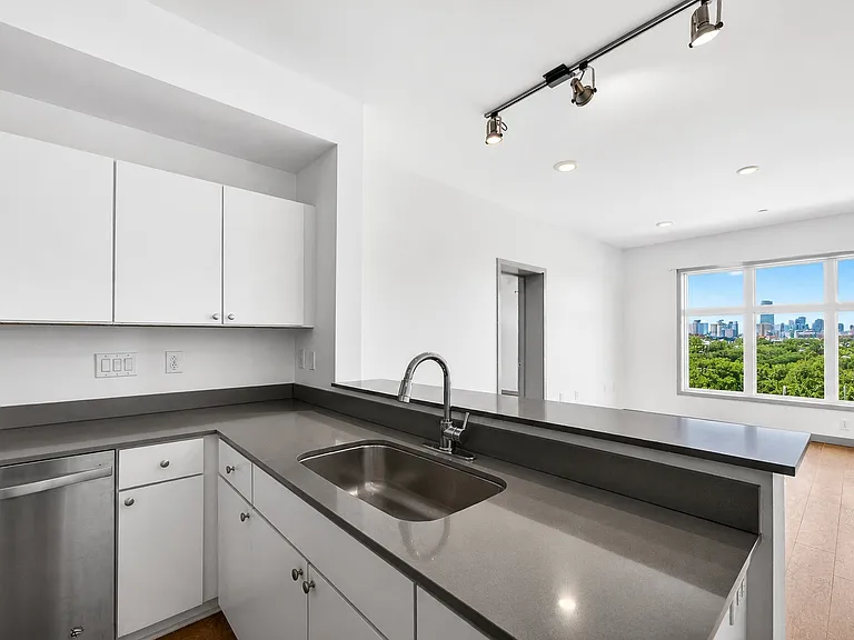 400 Herron Dr #21 — Photo 20