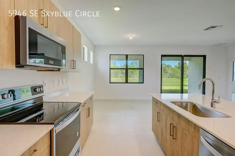 5946 SE Skyblue Cir