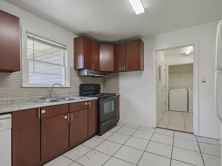 1621 Mayhew St — Photo 19