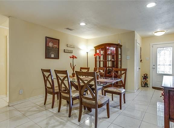 4th image of 1013 Park East Dr