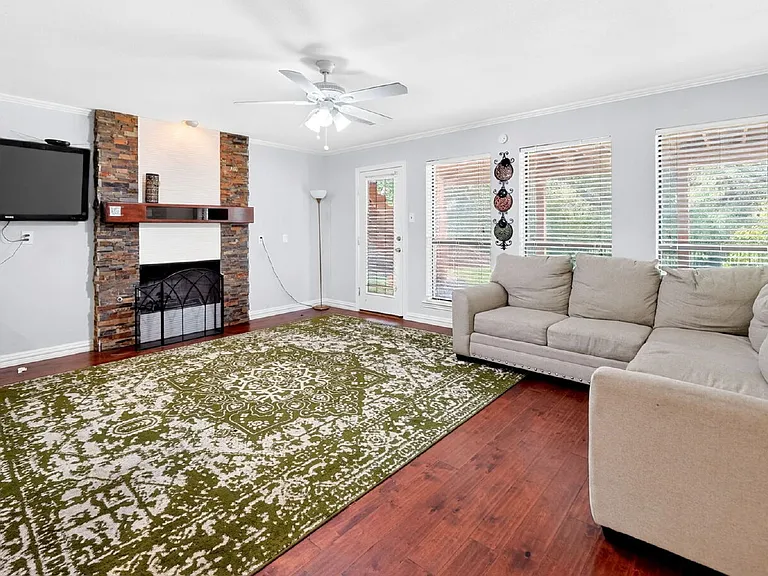 310 Overland Dr — Photo 5
