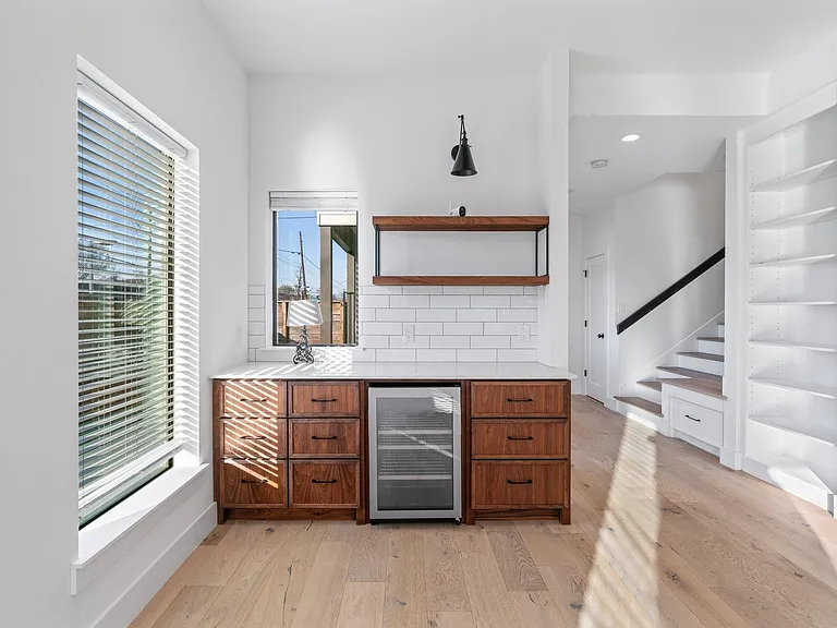 3802 Commerce St — Photo 12