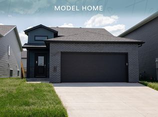 6725 Meadow View Dr S, Fargo, ND 58104