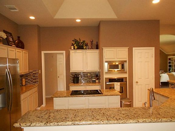 4th image of 8507 Saratoga Dr
