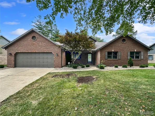 116 Pineywoods Dr, Swansea, IL 62226