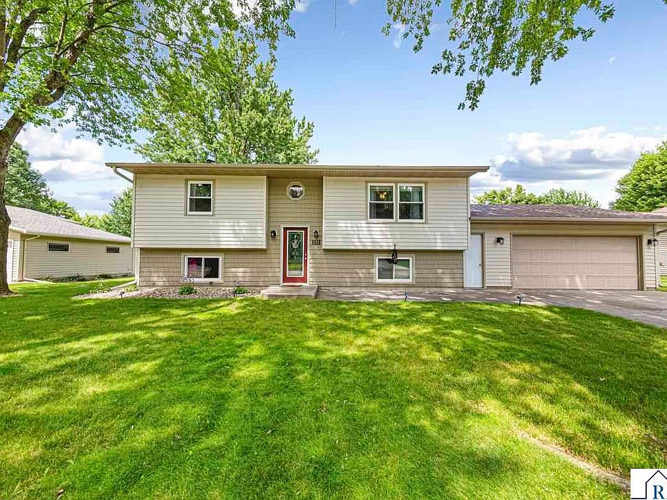 1st image of 220 Connie Ln