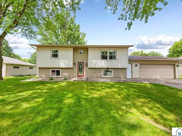 220 Connie Ln, Eagle Lake, MN 56024