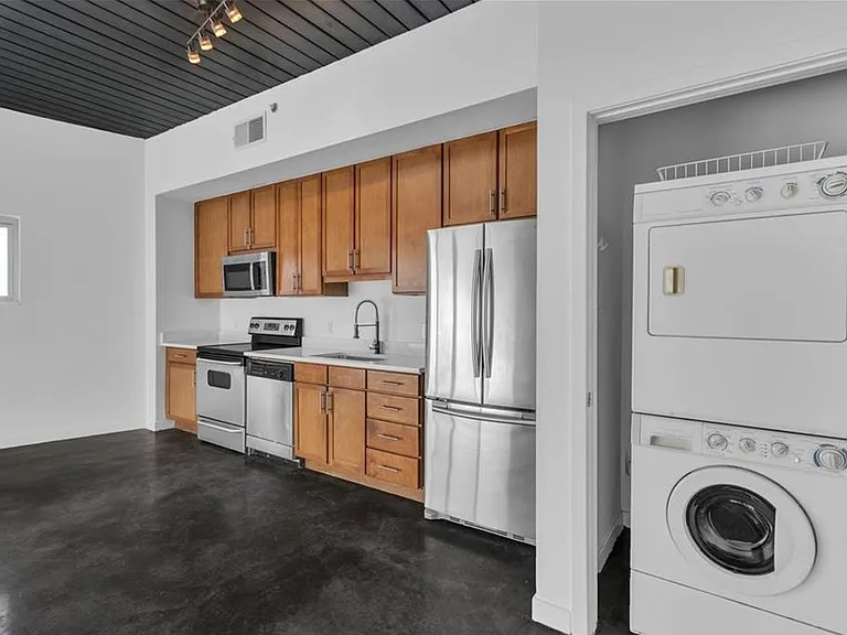 620 Glen Iris Dr NE #521 — Photo 3