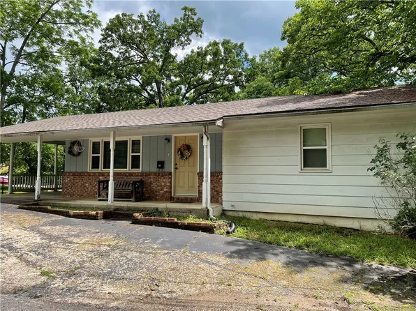 64 Wall St, Eureka Springs, AR 72632