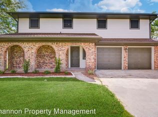 306 Oleander St, Lake Jackson, TX 77566