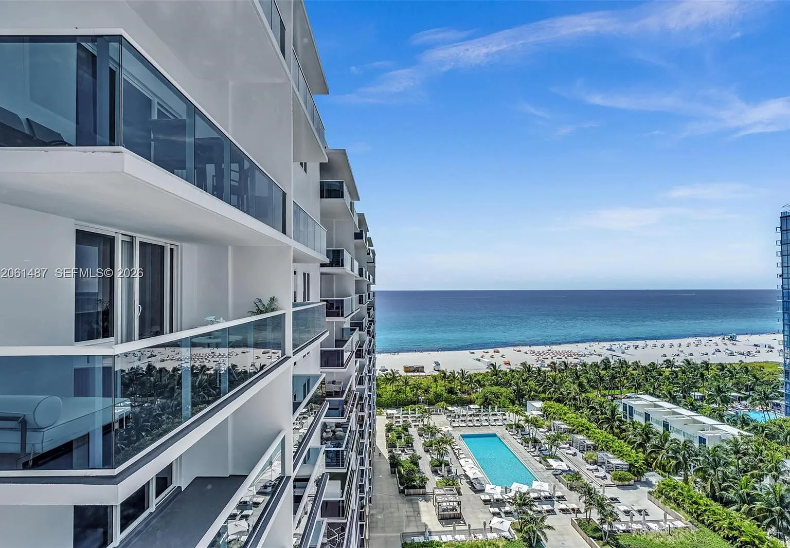 Roney Palace Condo — Photo 1