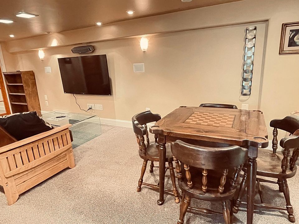 Dining area with table/chairs