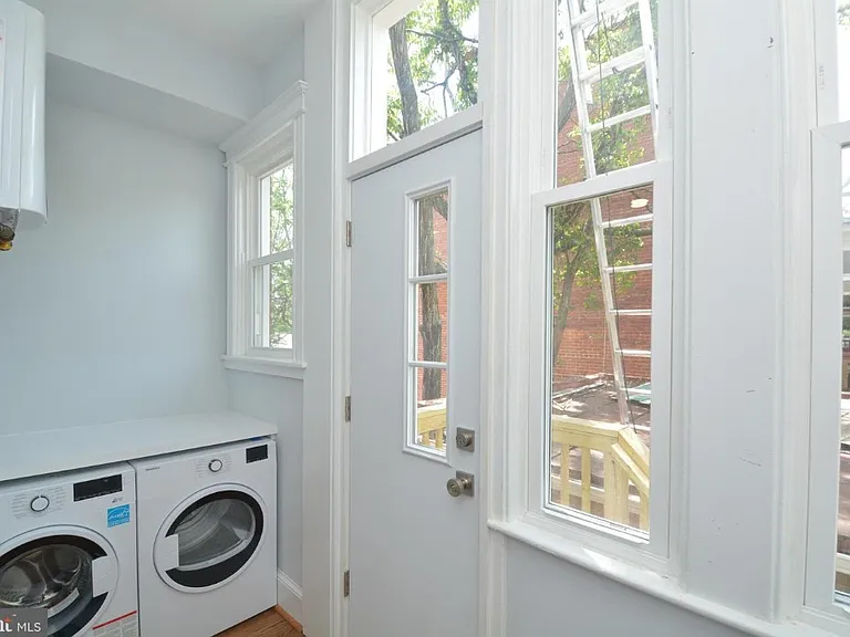 1724 2nd St NW #1 — Photo 15