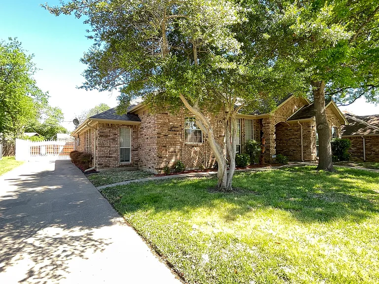 2709 Serenade Ct — Photo 2
