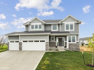 590 SE Red Fern Dr, Waukee, IA 50263