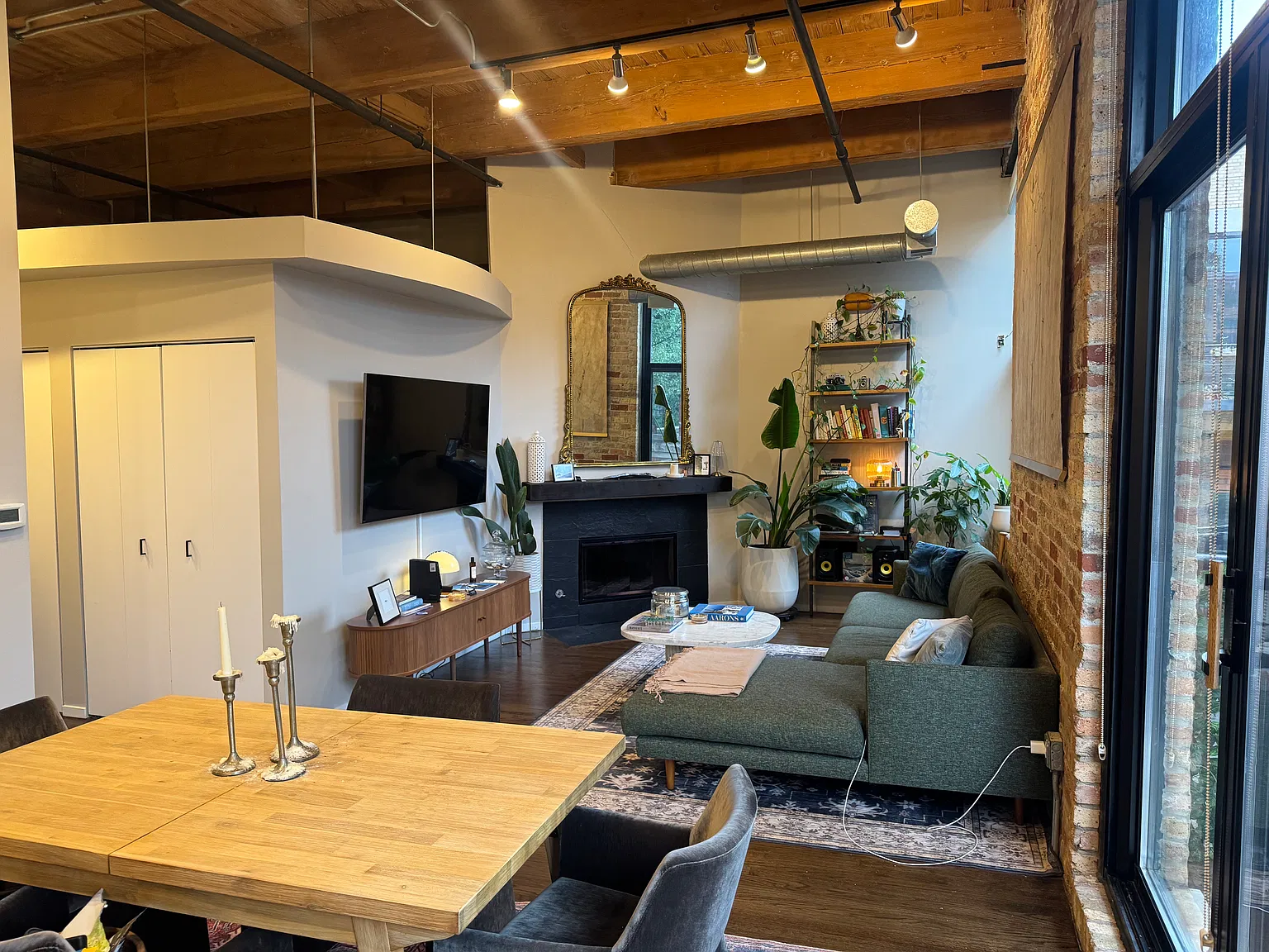 2 bed, 1200 sqft, $3,500 — Photo 1