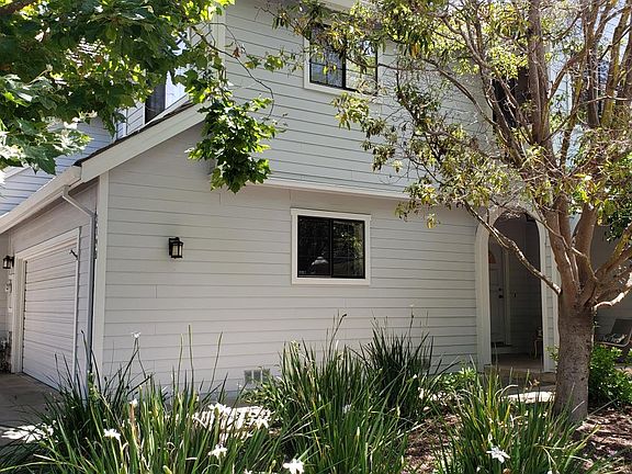 2nd image of 119 Southampton Ln #B