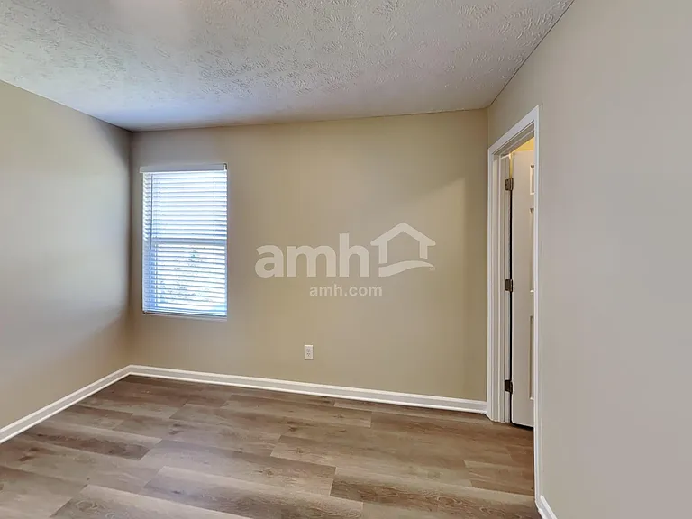 5527 Middlebury Dr — Photo 16