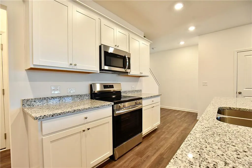 3 bed, 2.5 bath, 1831 sqft, $1,950 — Photo 4