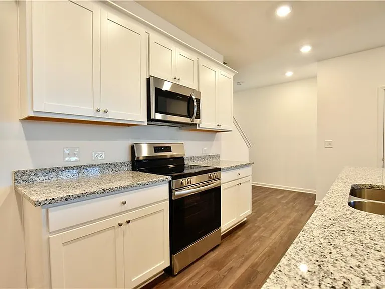 140 Star Ct — Photo 4