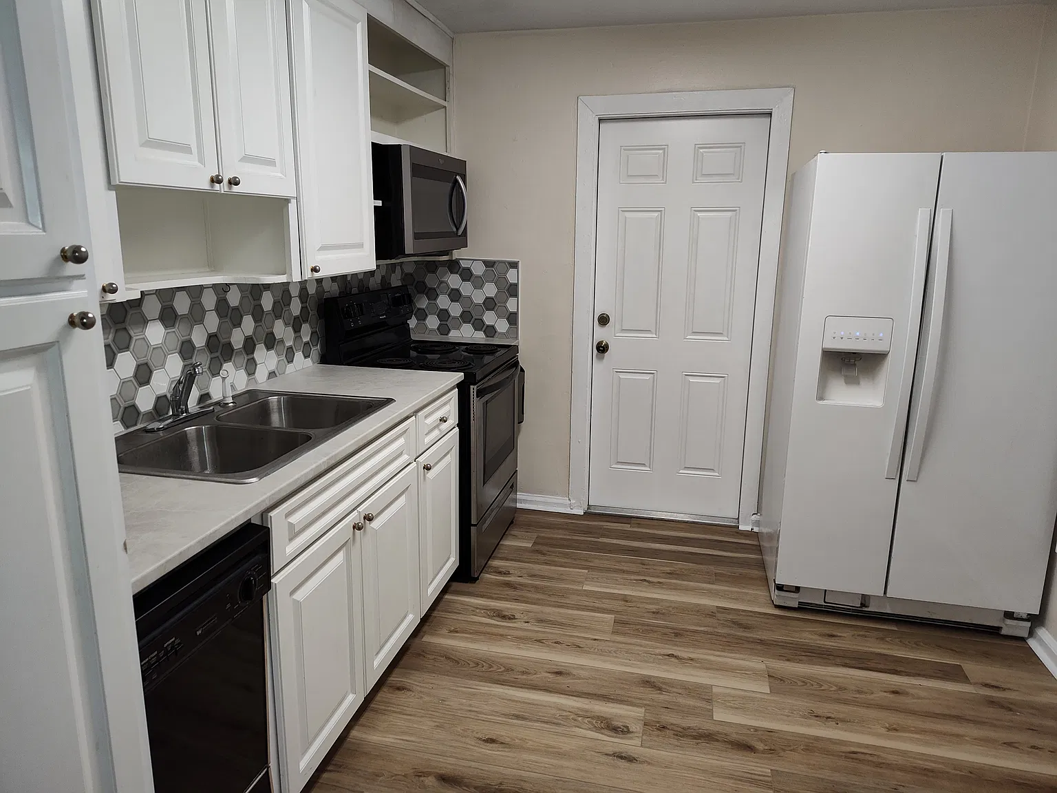 2 bed, 850 sqft, $1,650 — Photo 4
