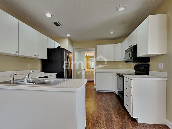 3rd image of 7909 Hathaway Dr