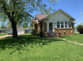 329 S Division St, Seymour, MO 65746