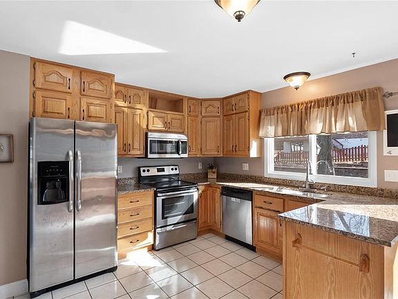 3rd image of 11838 Beaverton Dr