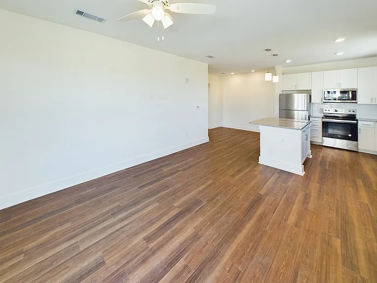 675 Victory Ln #11-102 — Photo 2