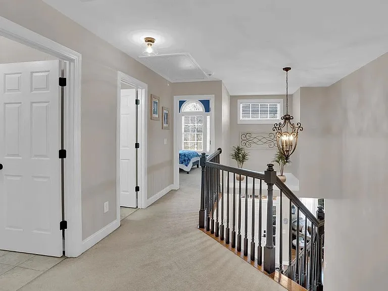 1005 Tarrytown Ln — Photo 17