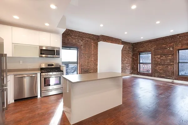 Rented by Dalan Rentals | media 23