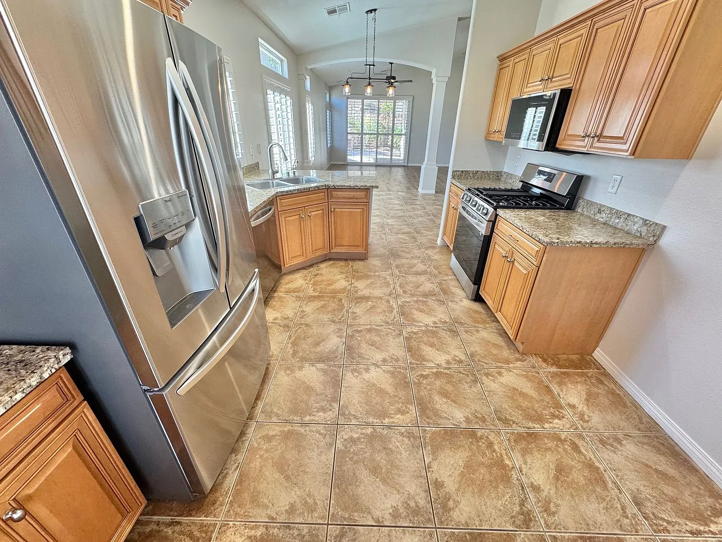 Stunning Single-Family Home 3/ Bedroom / 2 Full Baths, With 2 Car Garage! — Photo 4