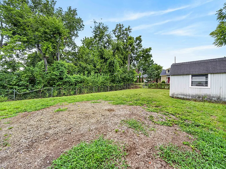 2209 Lindell Ave — Photo 10