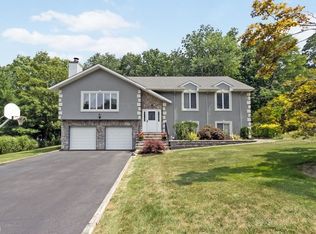 32 Sandra Ln, Randolph, NJ 07869