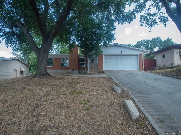 302 WILLIAMSBURG PL, San Antonio, TX 78201