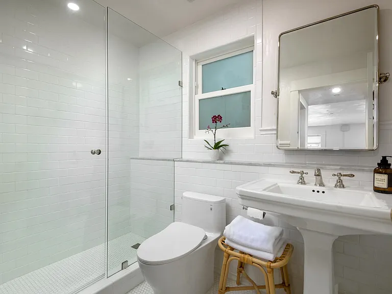 1703 Chapala St #A — Photo 20