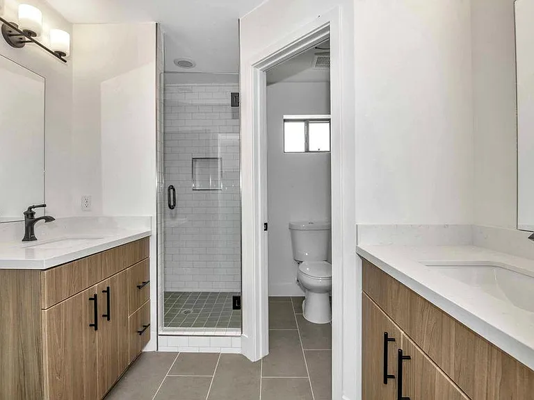 524 W Brown St — Photo 10