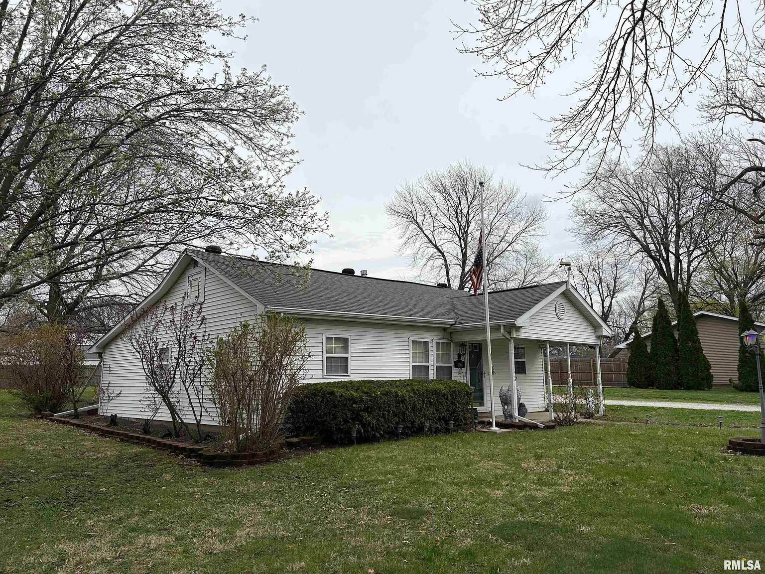 106 E Lincoln St photo 1