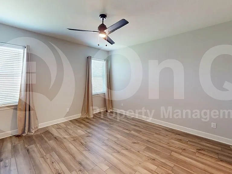 904 Emerson Dr — Photo 9