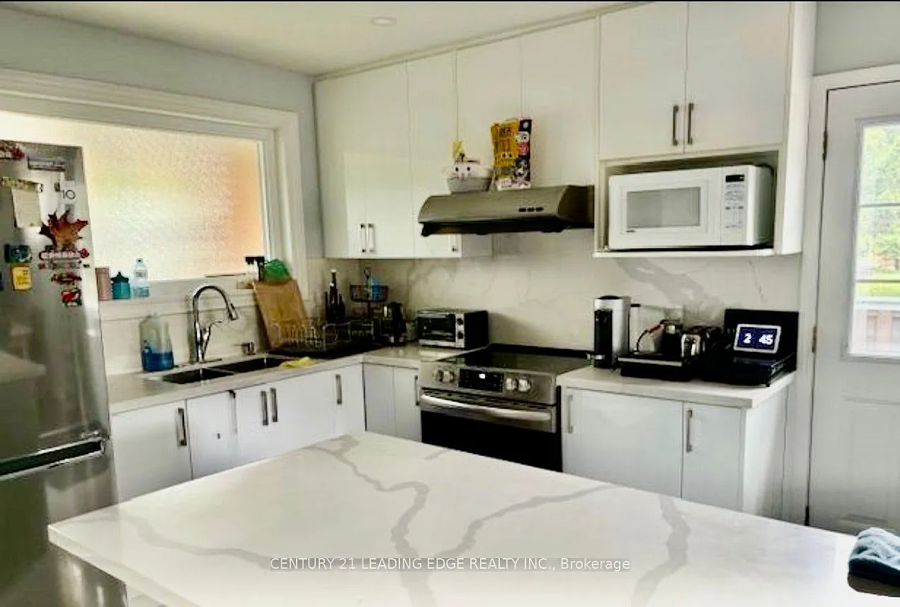 4 bed, $3,200 — Photo 2