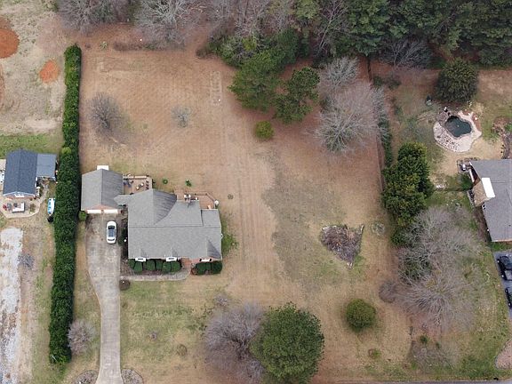 3rd image of 6105 Suzanne St