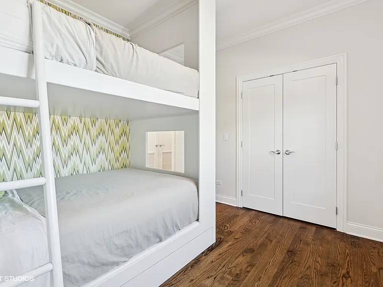 1215 W Barry Ave #3 — Photo 35