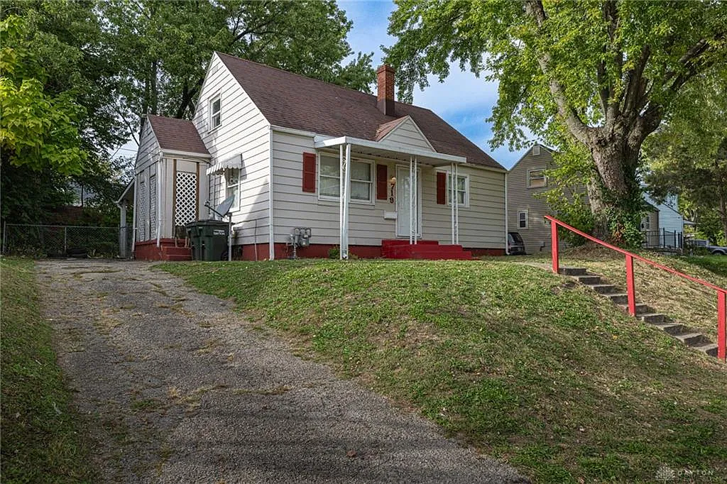 3 bed, 1.0 bath, 864 sqft, $1,300 — Photo 2